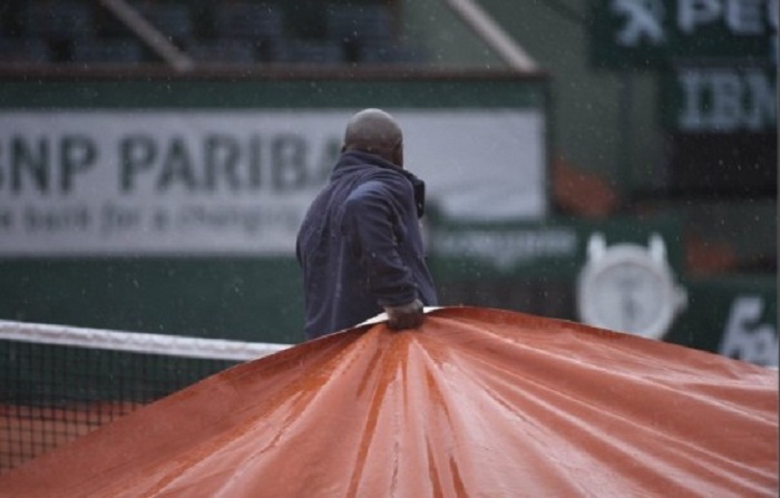 Tennis: les rencontres stoppées en raison de la pluie
